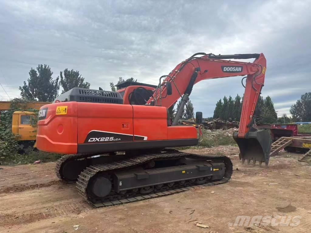 Doosan DX 225 大型油圧ショベル12t以上（パワーショベル・ユンボ）