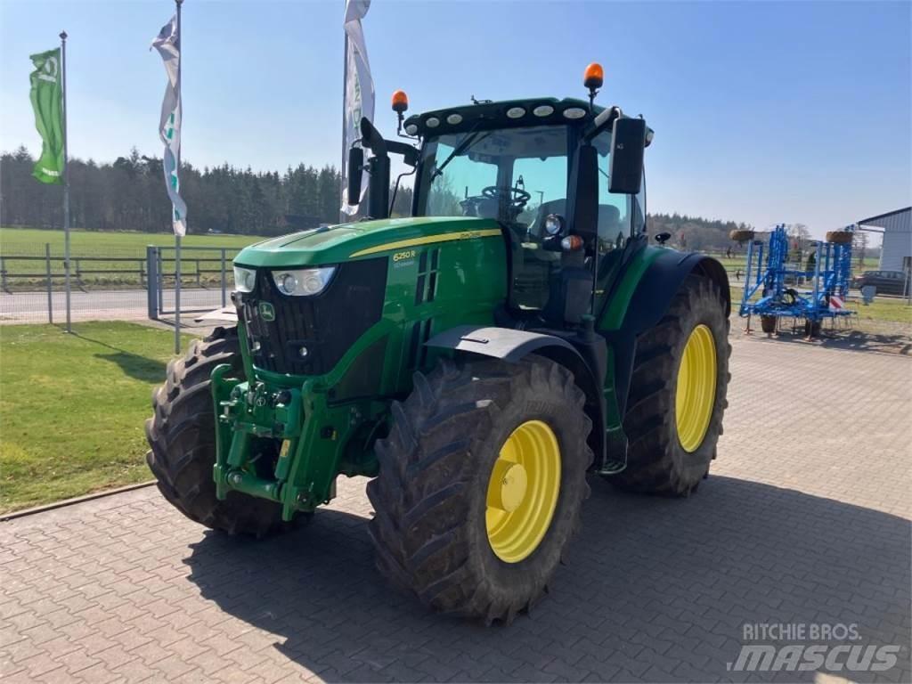 John Deere 6250R トラクター