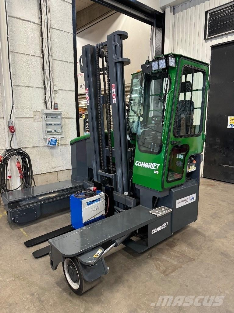 Combilift C4000ET 全方向リーチ型フォークリフト