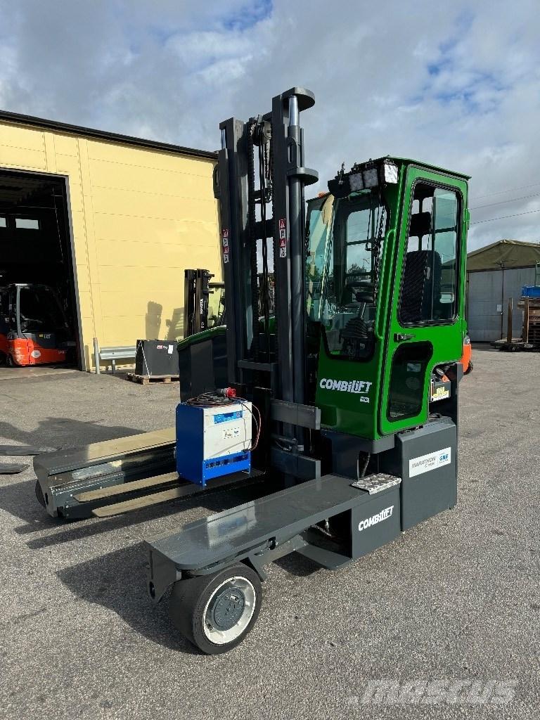 Combilift C4000ET 全方向リーチ型フォークリフト