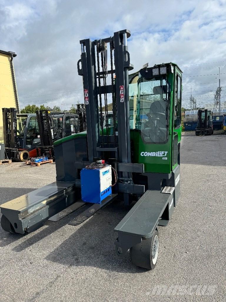 Combilift C4000ET 全方向リーチ型フォークリフト