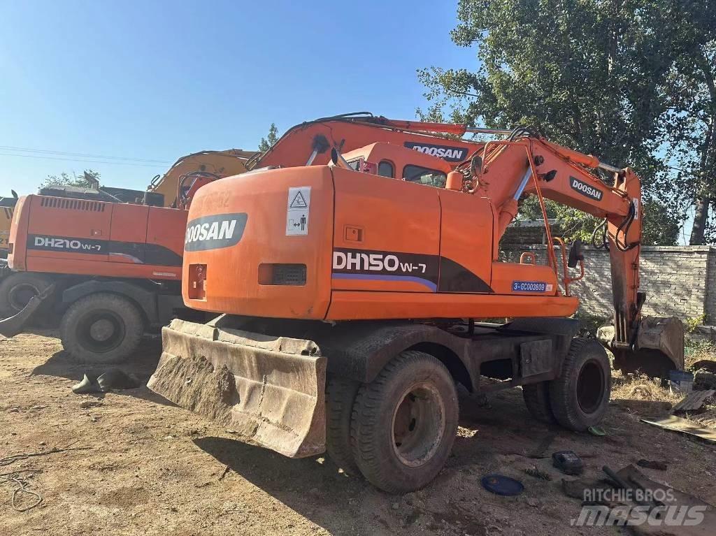 Doosan DH 210 W ホイール式油圧ショベル（パワーショベル・ユンボ・バックホー）