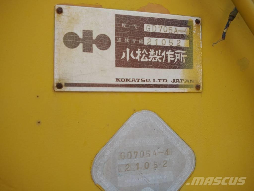 Komatsu GD 705 A-4A モーターグレーダー