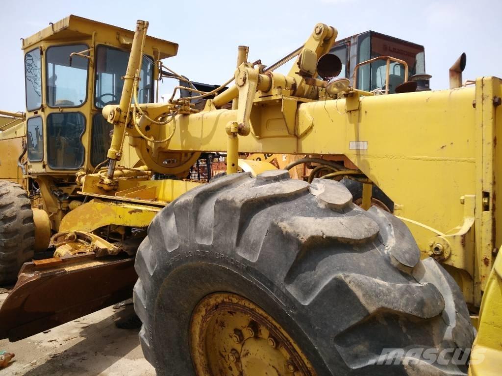 Komatsu GD 705 A-4A モーターグレーダー