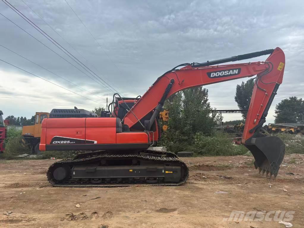 Doosan DX 225 大型油圧ショベル12t以上（パワーショベル・ユンボ）