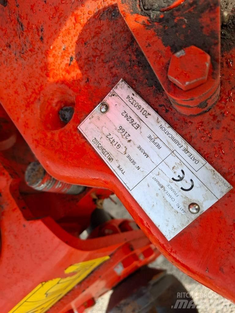 Kuhn Vari-Master 123 リバーシブルプラウ