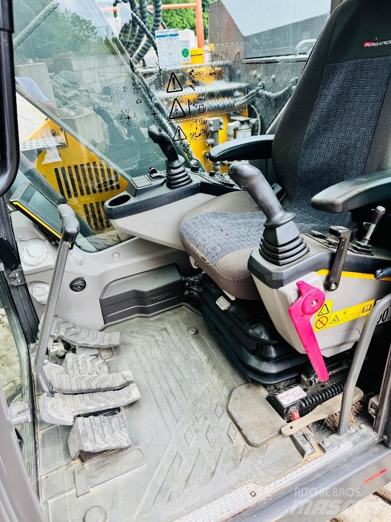 Volvo ECR 145 E 大型油圧ショベル12t以上（パワーショベル・ユンボ）