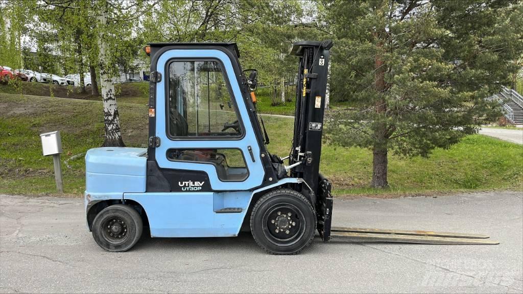 Utilev UT 30 PD ディーゼル・軽油
