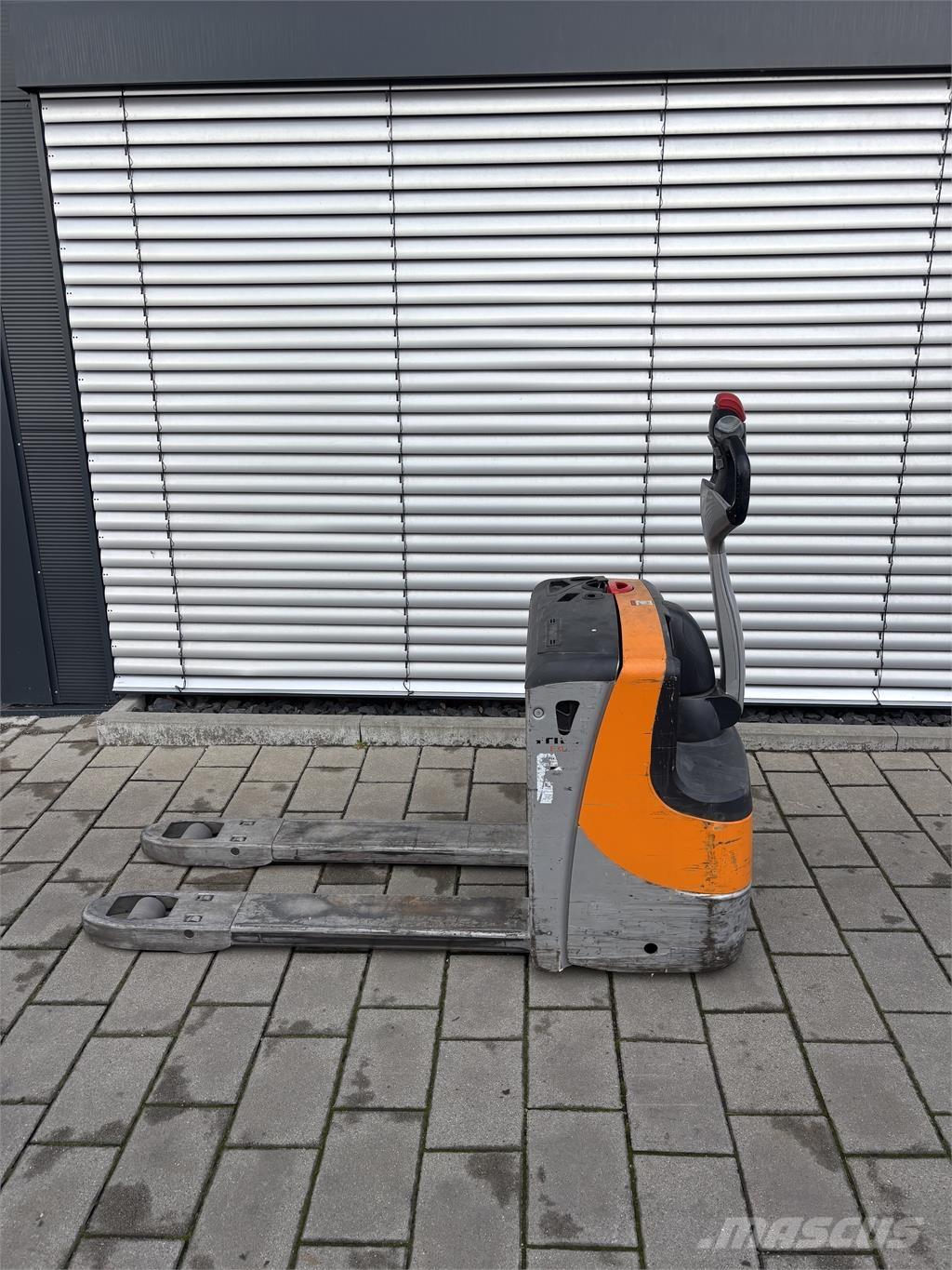 Still EXU16 ウォーキンフォークリフト