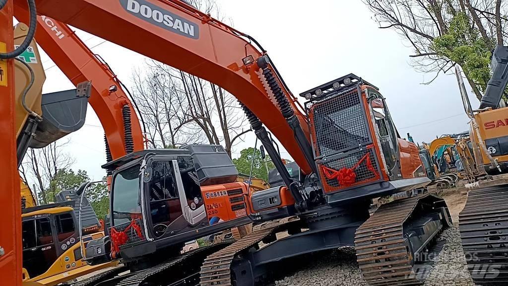 Doosan DX 225 LC 大型油圧ショベル12t以上（パワーショベル・ユンボ）