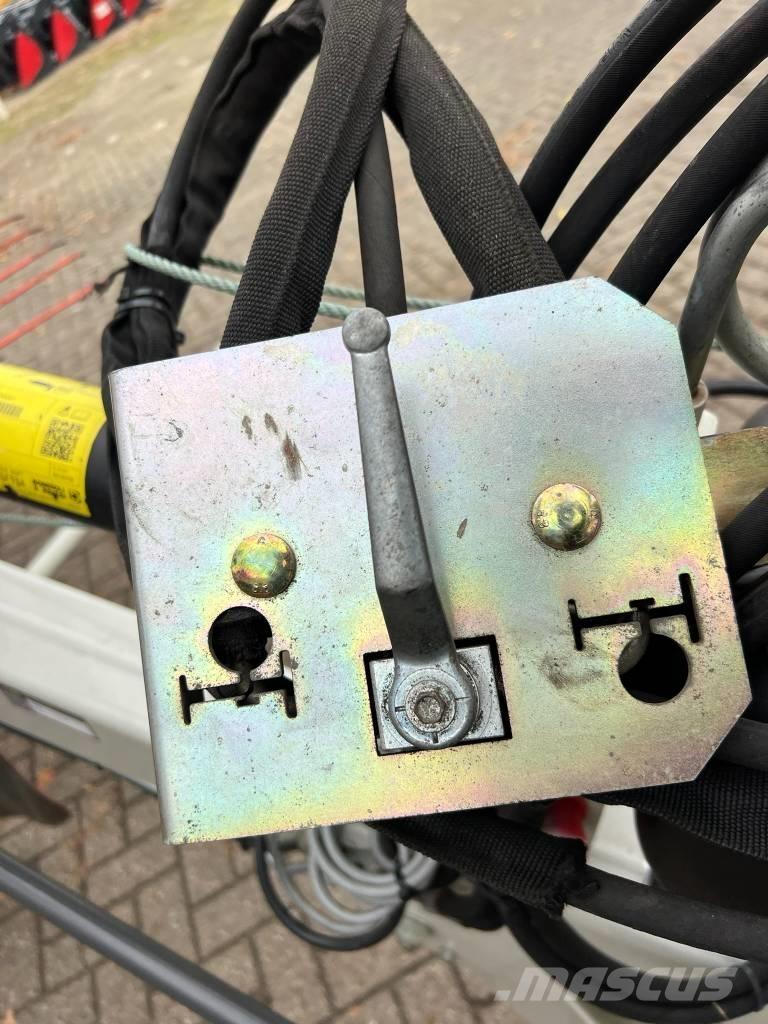 CLAAS Liner 2900 ウィンドローア/レーキ