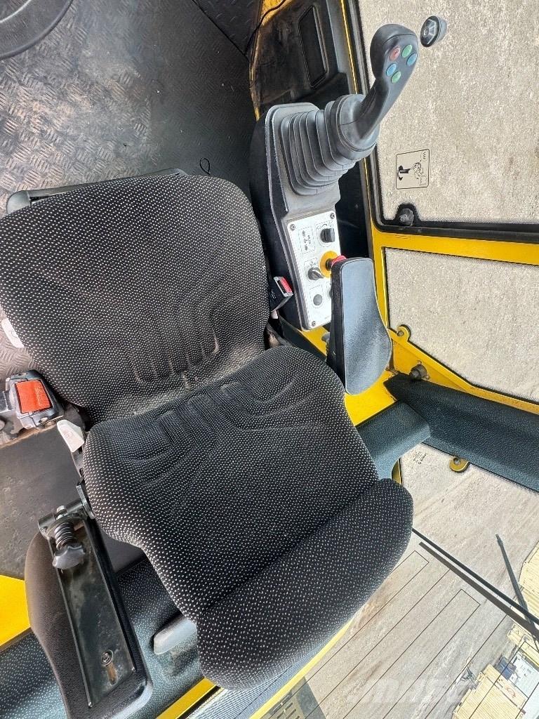 Bomag BW 216 D H-4 振動ローラ