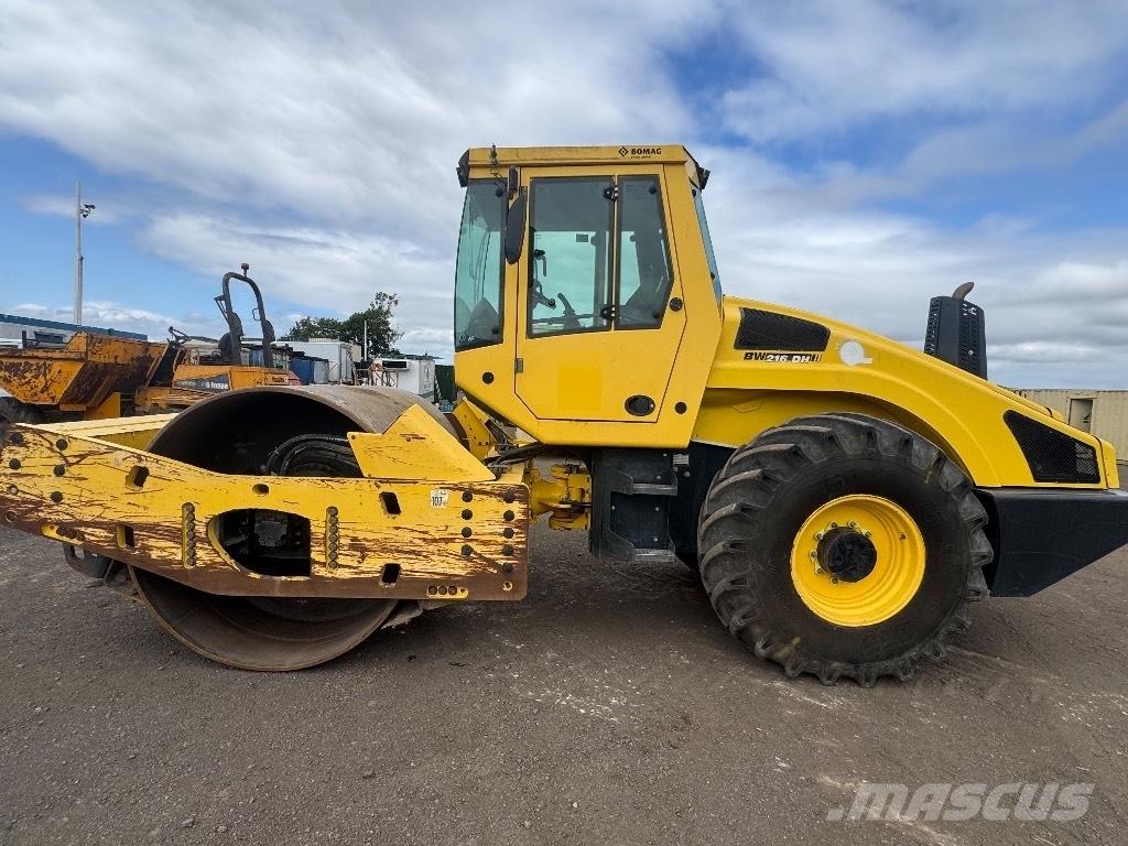 Bomag BW 216 D H-4 振動ローラ