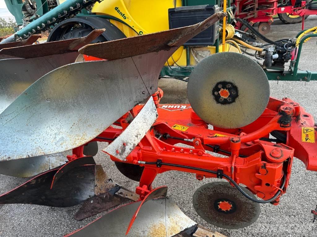 Kuhn Vari-Master 123 リバーシブルプラウ