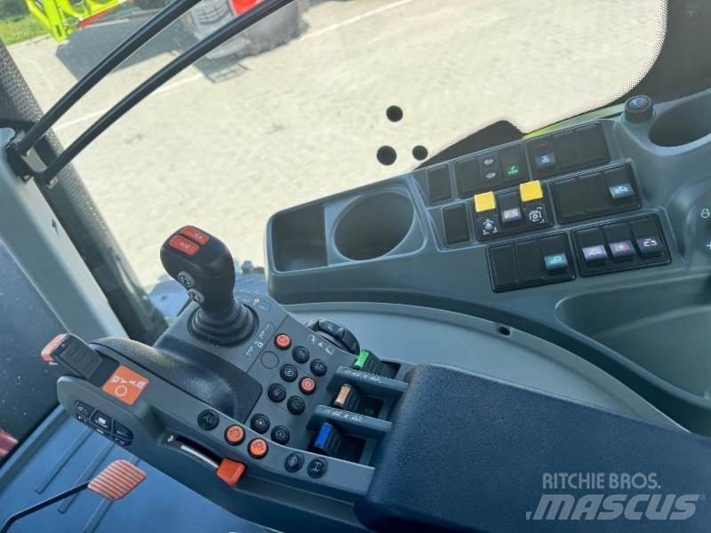 CLAAS AXION 810 トラクター