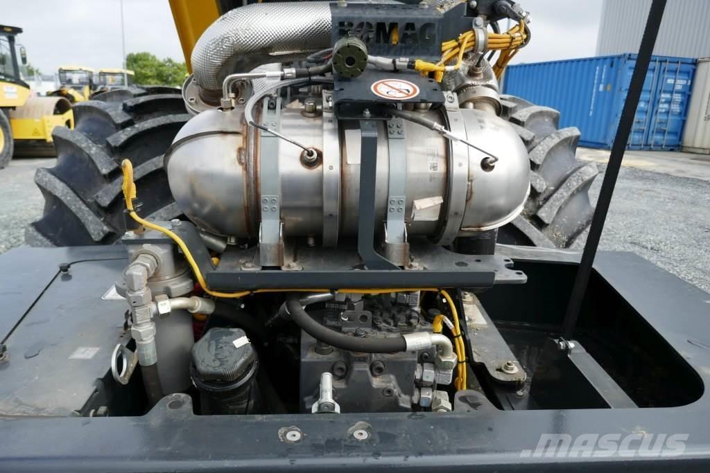 Bomag BW 213 PDH-5 ソイルコンパクター