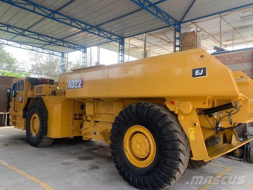CAT AD 22 ダンプ