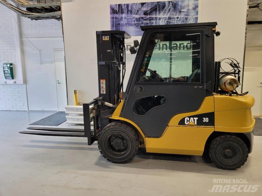 CAT GP 30 N LPGフォークリフト