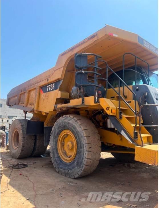 CAT 773 E リジットフレーム式ダンプトラック