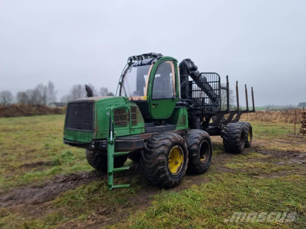 John Deere 1110 E フォワーダー