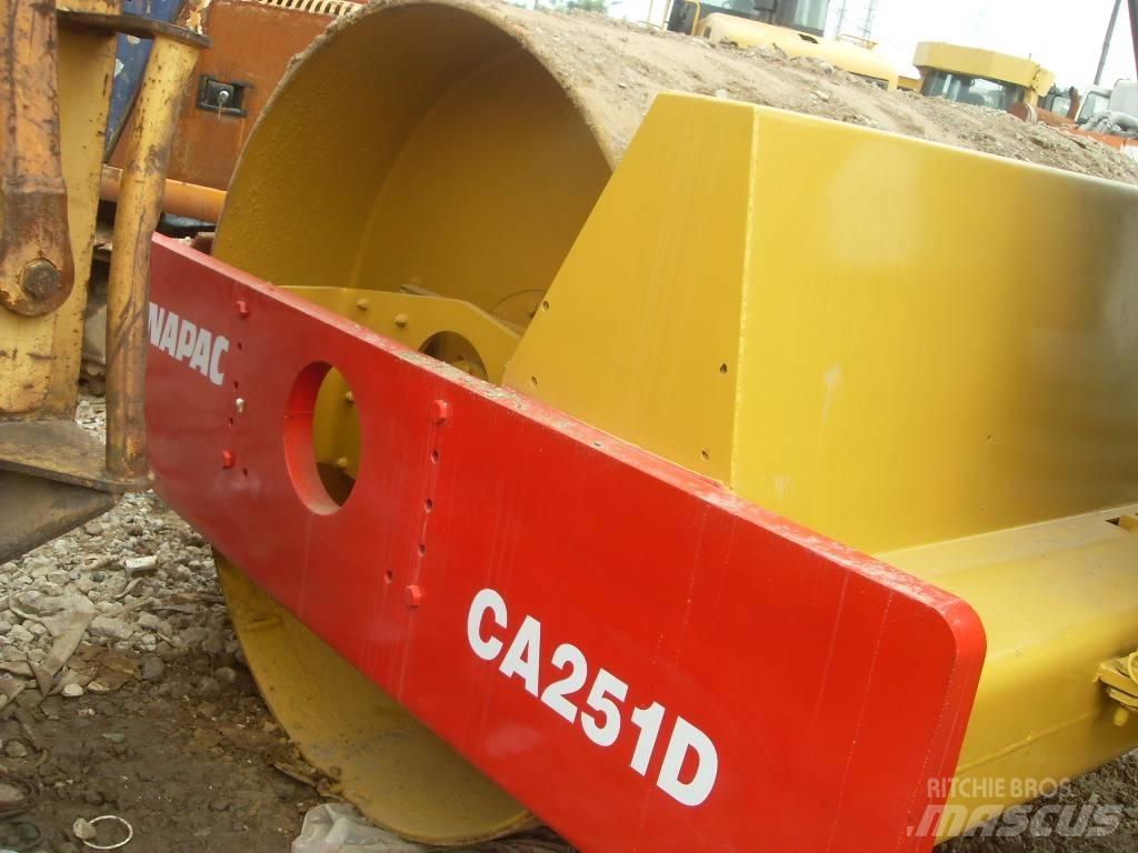 Dynapac CA 251 D 振動ローラ