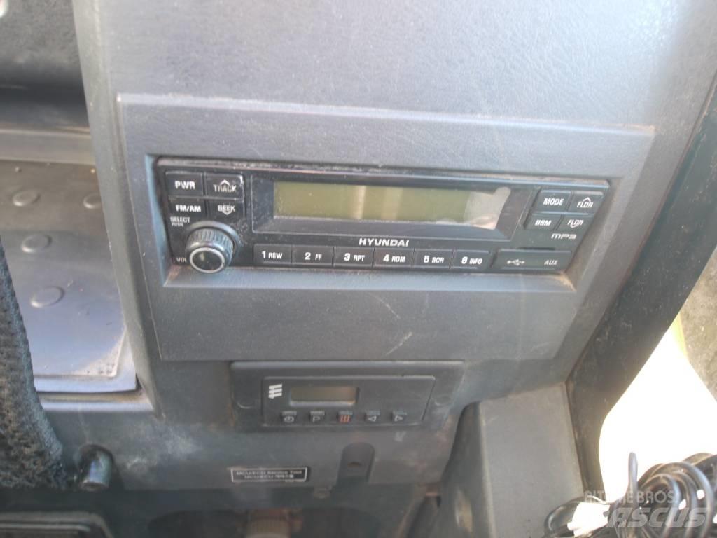 Hyundai R 160 W-9A ホイール式油圧ショベル（パワーショベル・ユンボ・バックホー）