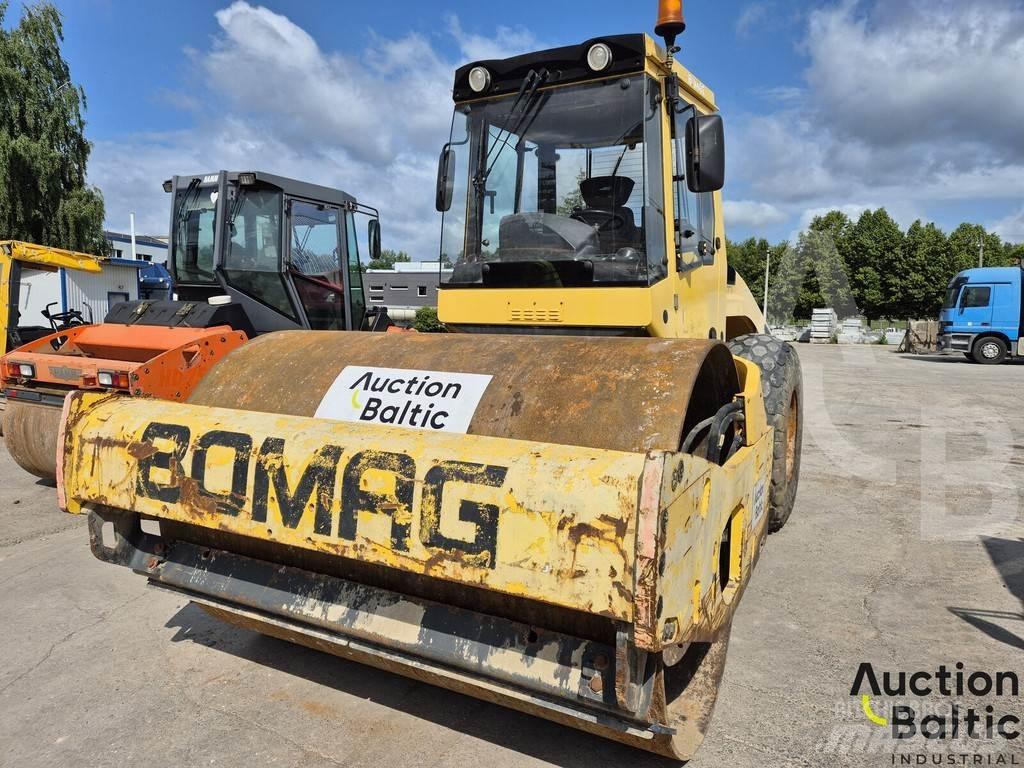 Bomag BW 211 D-4 振動ローラ