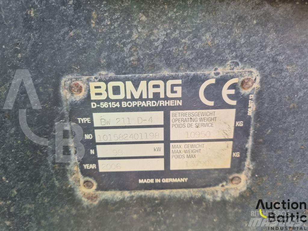 Bomag BW 211 D-4 振動ローラ