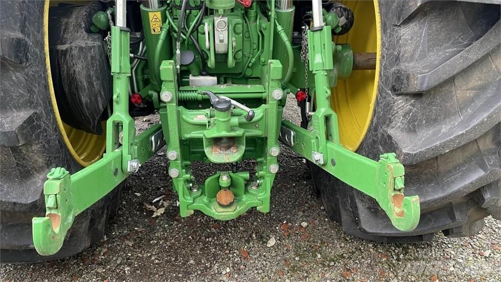 John Deere 6R215 トラクター