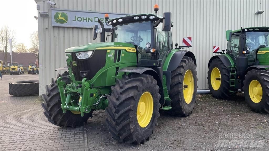 John Deere 6R215 トラクター