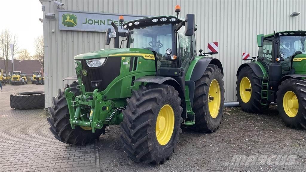 John Deere 6R215 トラクター