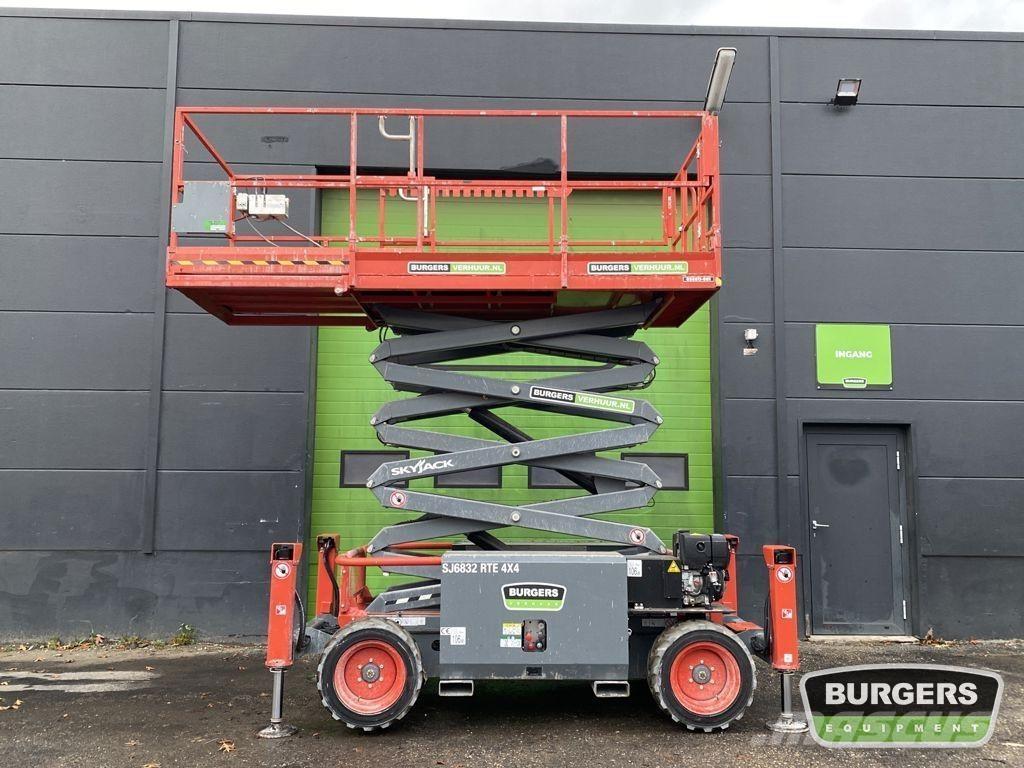 SkyJack SJ6832 RTE シザースリフト