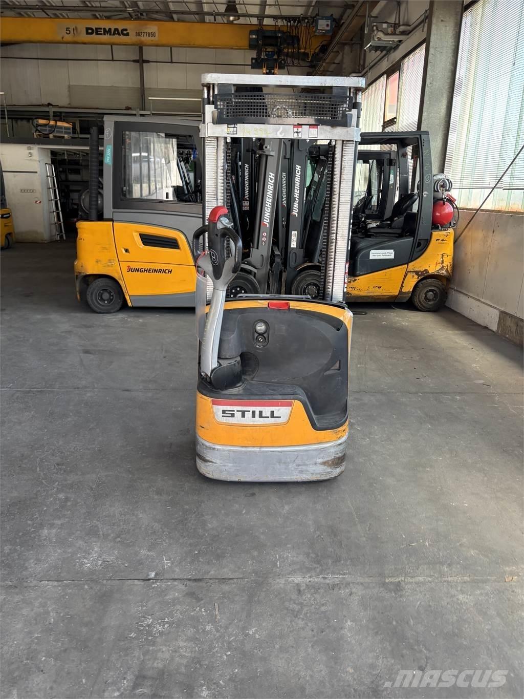 Still EXV10 自走式スタッカー