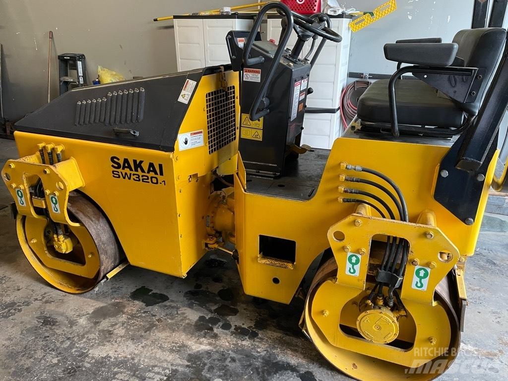 Sakai SW 320-1 タンデムローラ