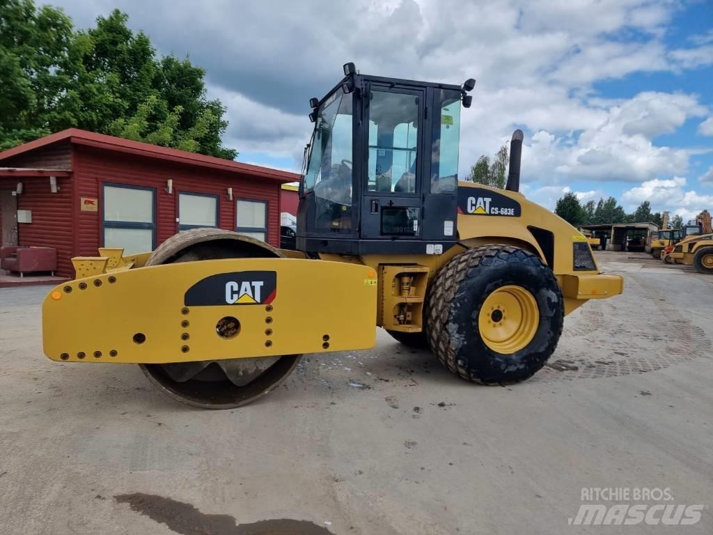 CAT CS 683 E 振動ローラ