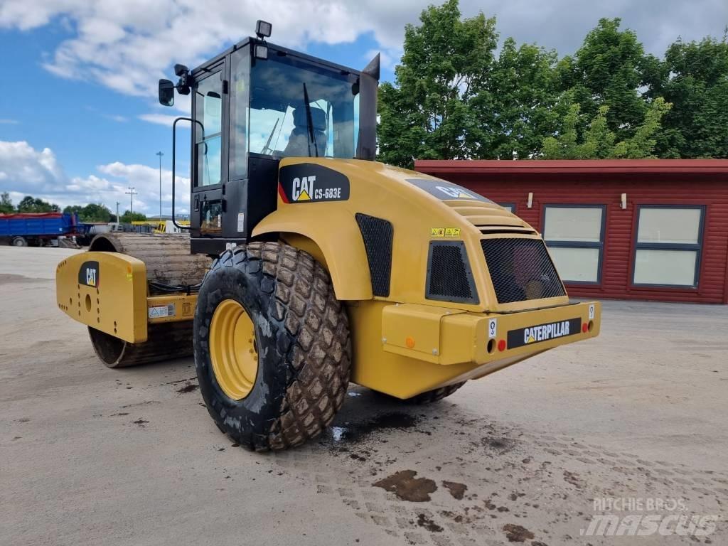 CAT CS 683 E 振動ローラ