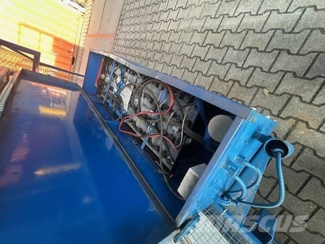 Holland Lift A151EV シザースリフト