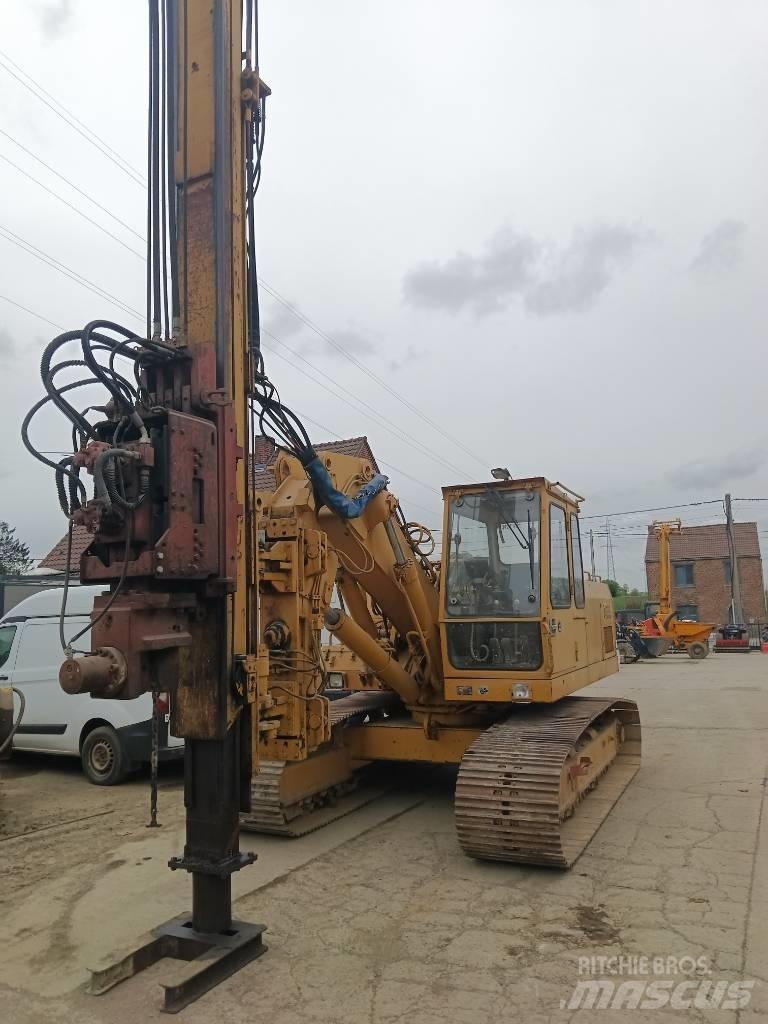 Liebherr R 922 L 大型油圧ショベル12t以上（パワーショベル・ユンボ）