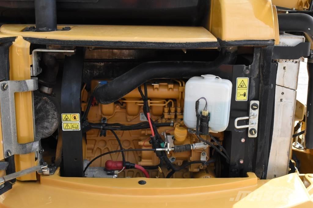 CAT 305 E2 CR ミニ油圧ショベル 7t以下（ミニユンボ・ミニディガー）