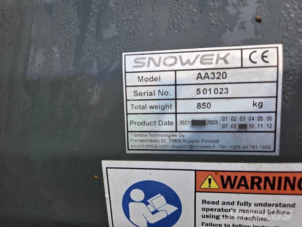 Snowek AA 320 スノーブレードとプラウ