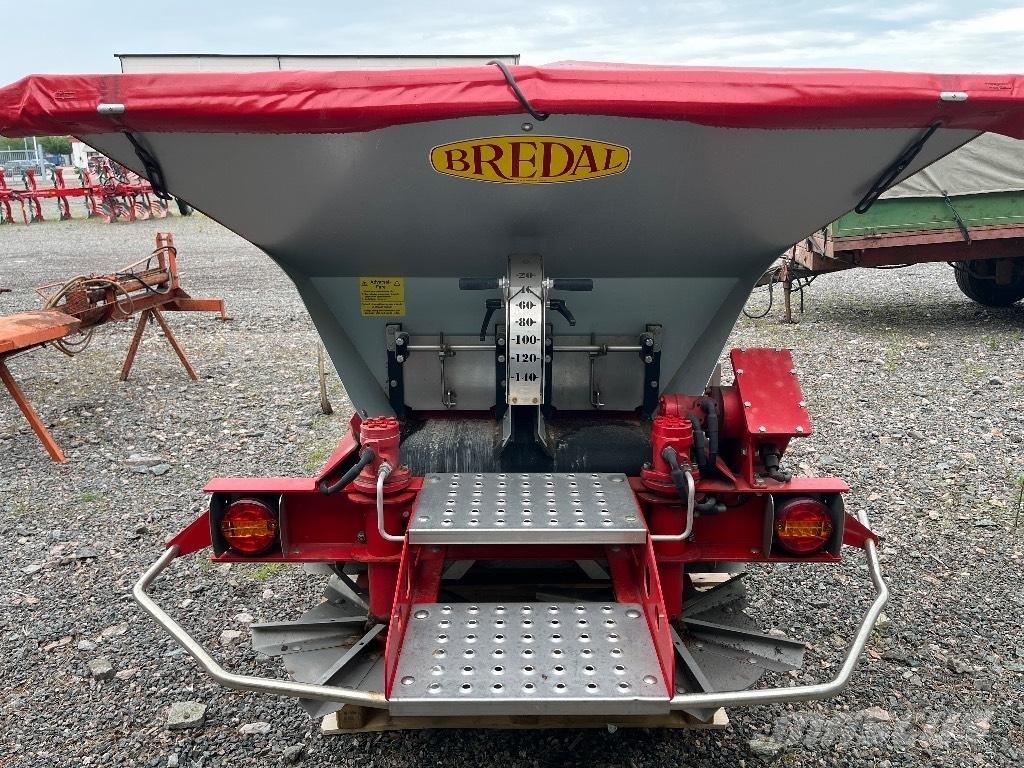 Bredal SGS 1500 砂と塩撒き専用車