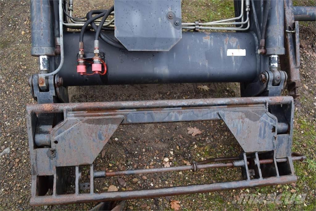 Stoll Robust F71 フロントローダーとディガー