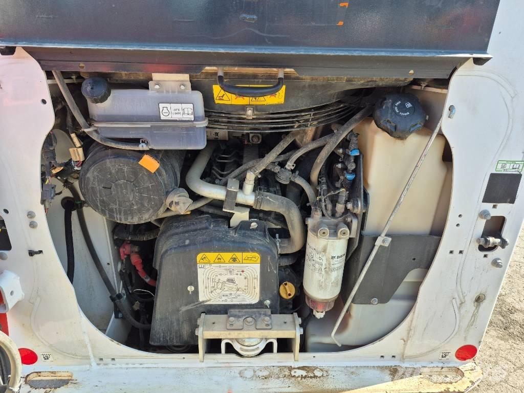 Bobcat T 64 スキッドステアローダー