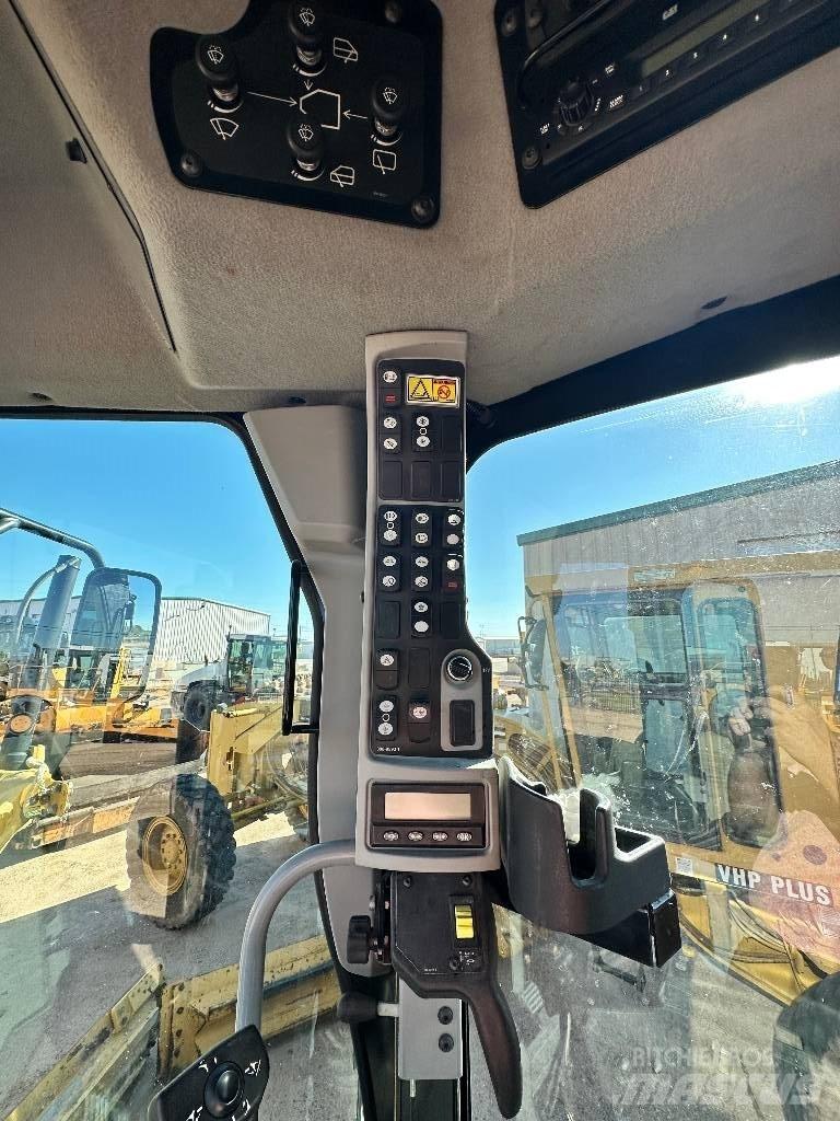 CAT 12 M 2 モーターグレーダー