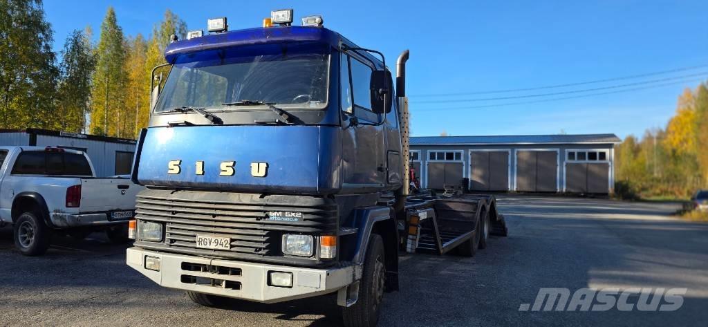 Sisu SM 300 林業機械輸送トラック