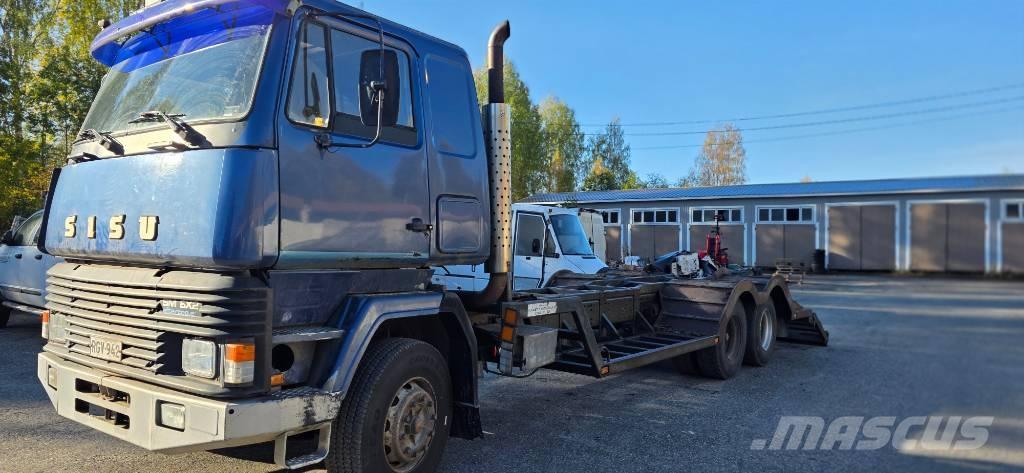 Sisu SM 300 林業機械輸送トラック