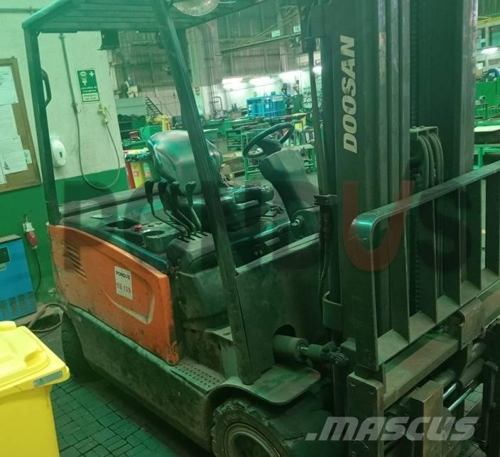 Doosan B22 バッテリーフォークリフト