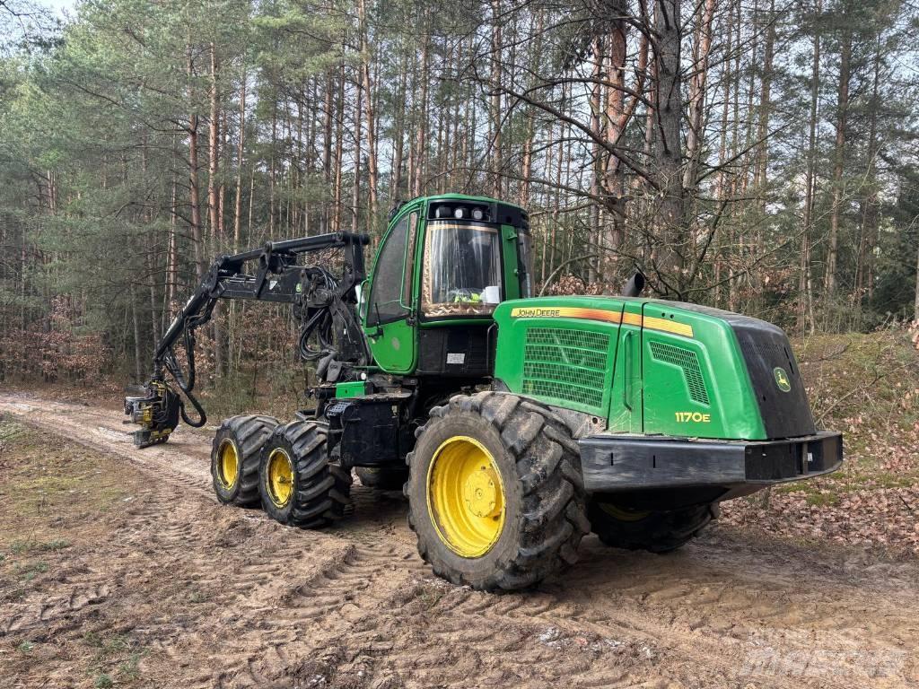 John Deere 1170 E ハーベスター