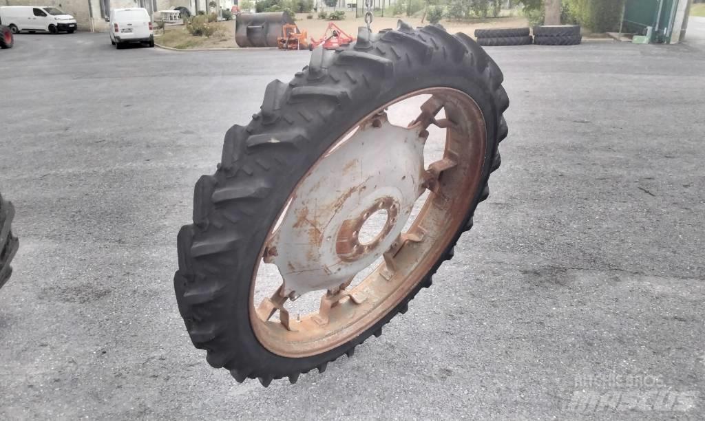 Kleber 8.3R44 タイヤ、ホイル、リム