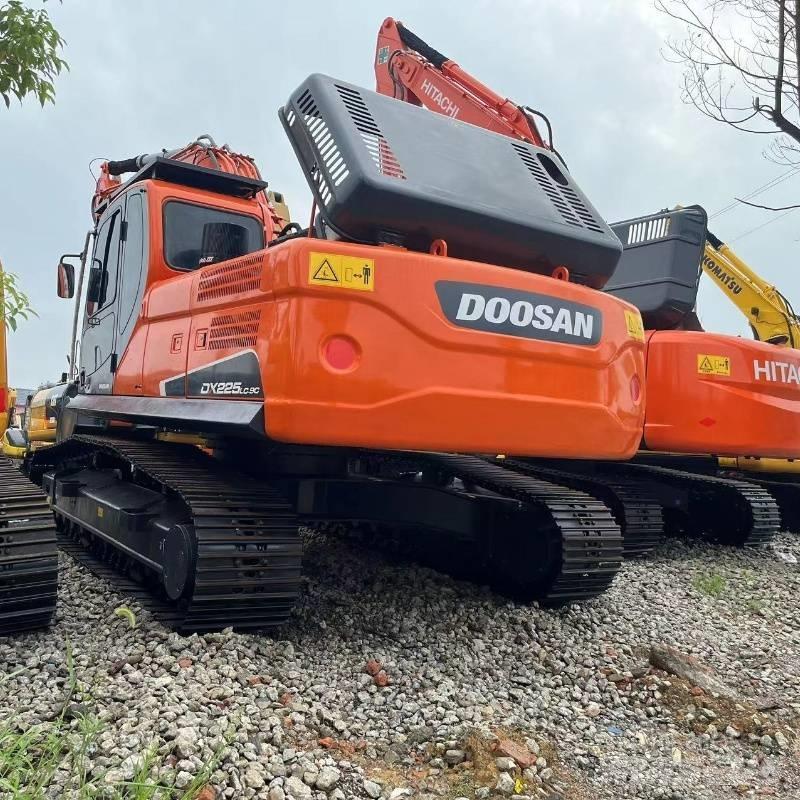 Doosan DX 225 大型油圧ショベル12t以上（パワーショベル・ユンボ）